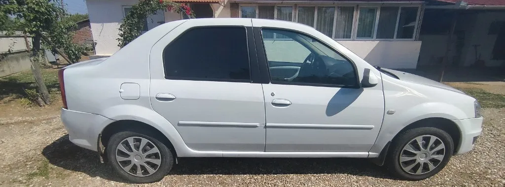 Dacia Logan 1 2 an 2011 10 000 lei
