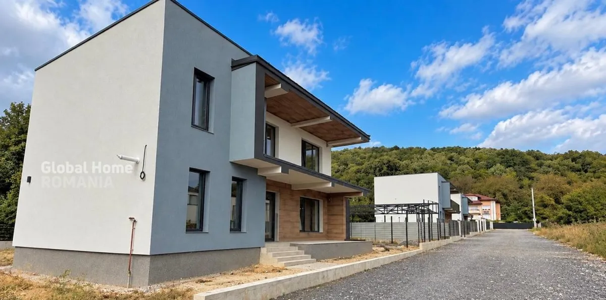 De vanzare Locuinte moderne P 1E 4 Dormitoare Vedere spre padure