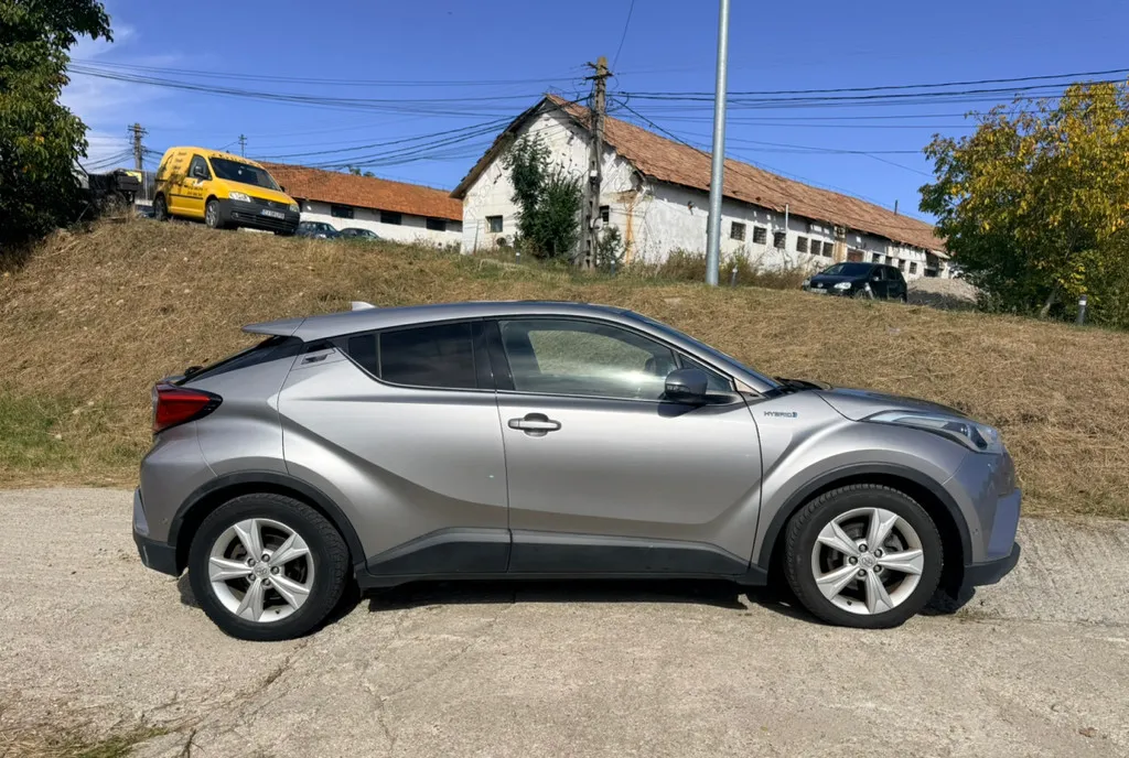 Toyota Chr hybrid 14 700 eur