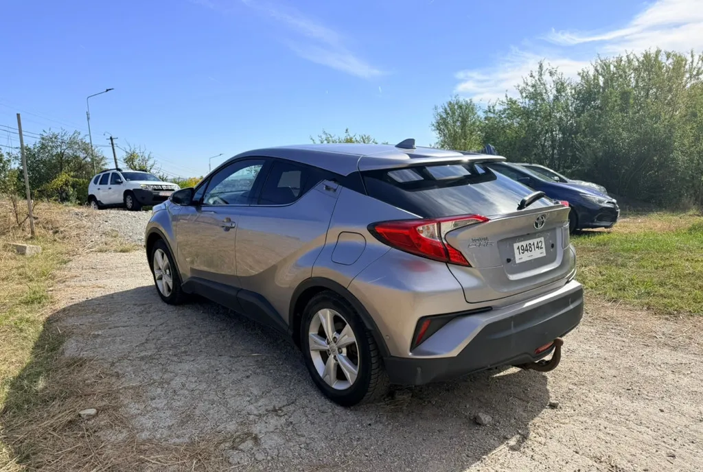 Toyota Chr hybrid 14 700 eur