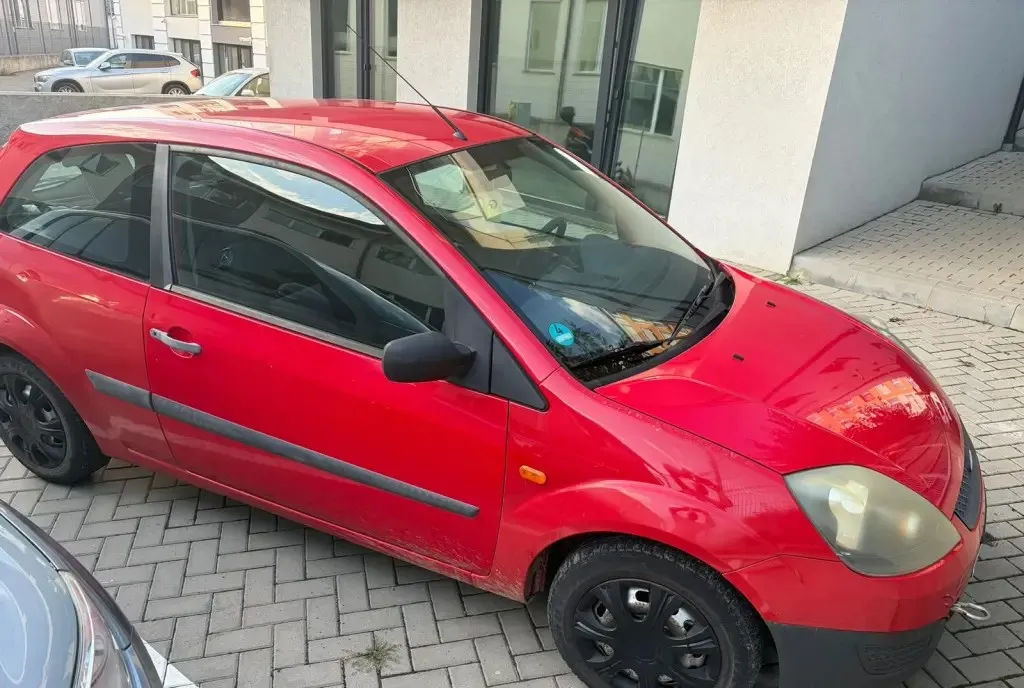 Ford Fiesta 1 4 TDCi 2006 rosu 2 usi 999 eur