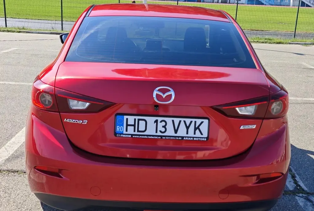 Mazda 3 1 5benzina 9 000 eur