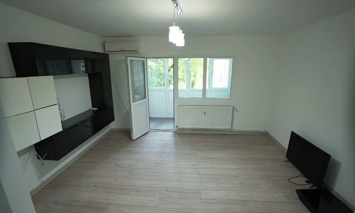 Drumul Taberei apartament 3 camere bloc 1978 etaj 1/10 decomandat