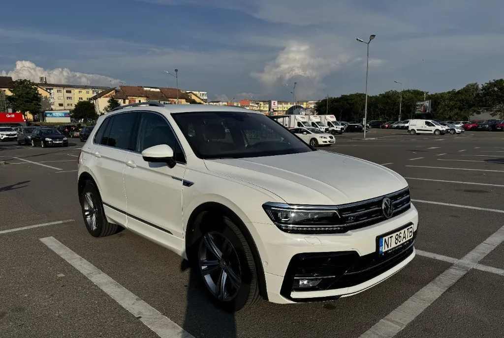VW Tiguan R-Line 4Motion 2 0TSI 230 CP Camere 360 Jante 19 quot vara Jante 17 quot iarna 23 000 eur