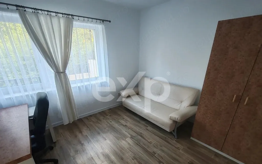 Apartament 3 camere 70 mp balcon Gruia