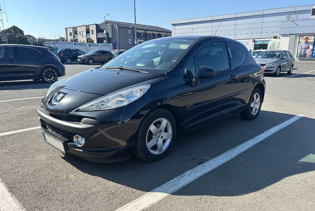 Peugept 207 1 6 HDi an 2009 2 099 eur