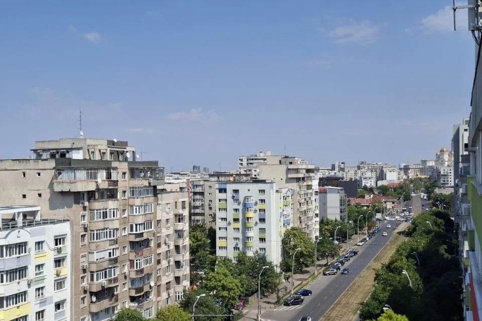 13 Septembrie 3 camere modificat in 2 72 mp bloc 1991 anvelopat 2 bai