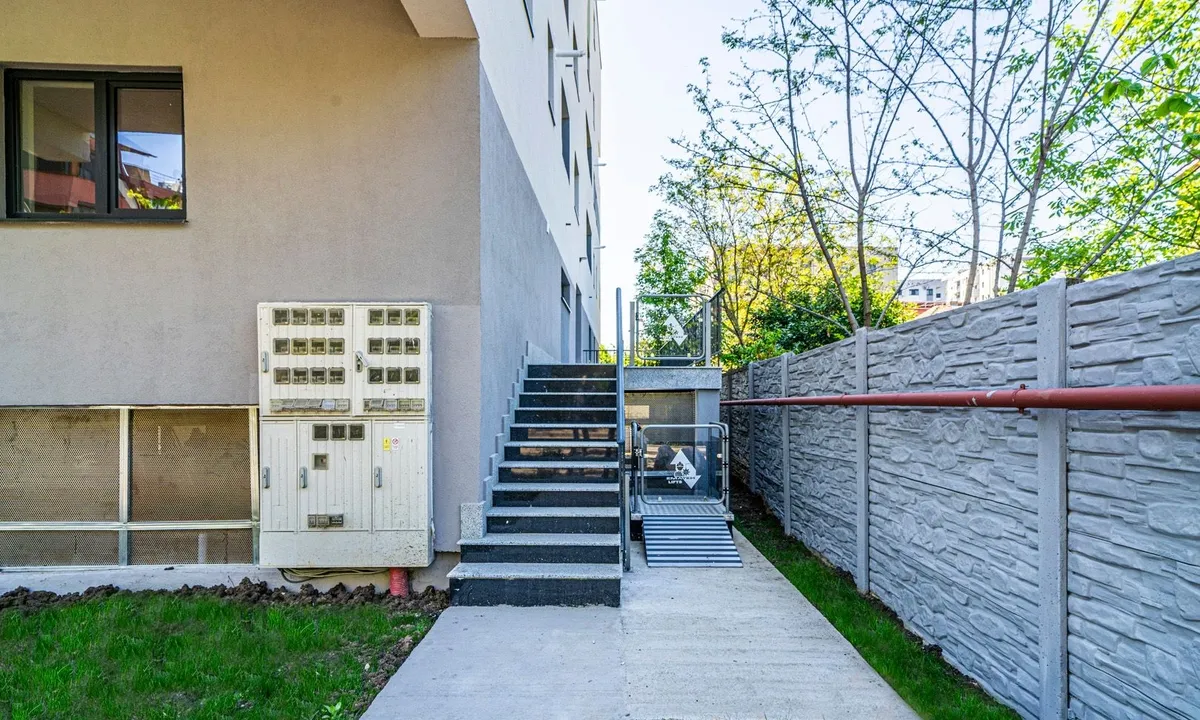 Militari langa metrou 3 camere 80 mp decomandat liber nou