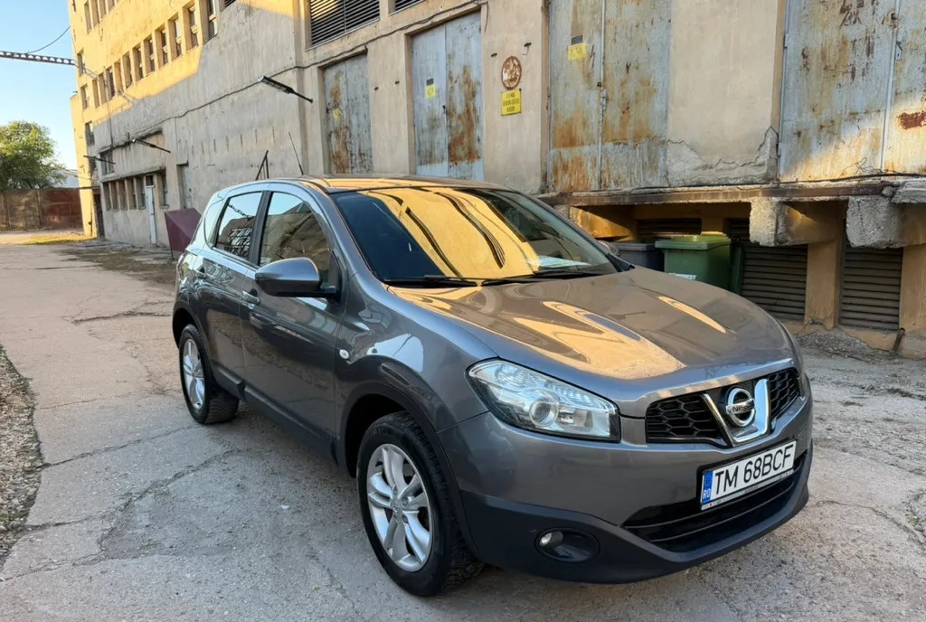 Nissan Qashqai Facelift 2014 bull 1 6 Benzina 114 CP bull Automata CVT bull Impecabil 5 890 eur
