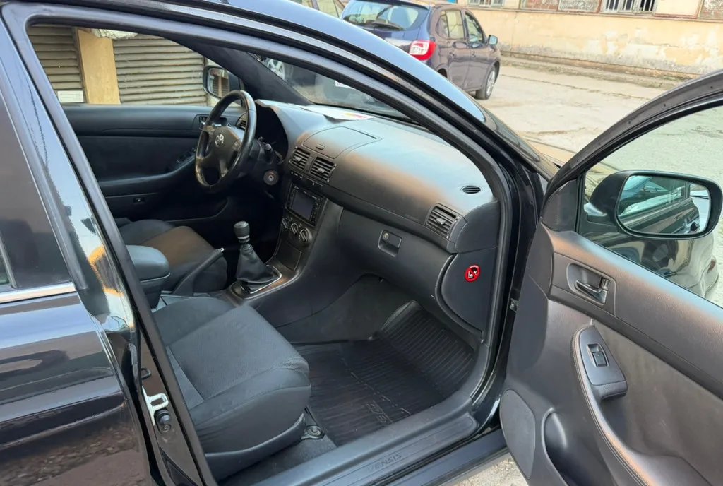 Toyota Avensis 2 0 D-4D 126 CP bull 2009 bull 199 000 km bull Navi bull 3 150 euro 3 150 eur