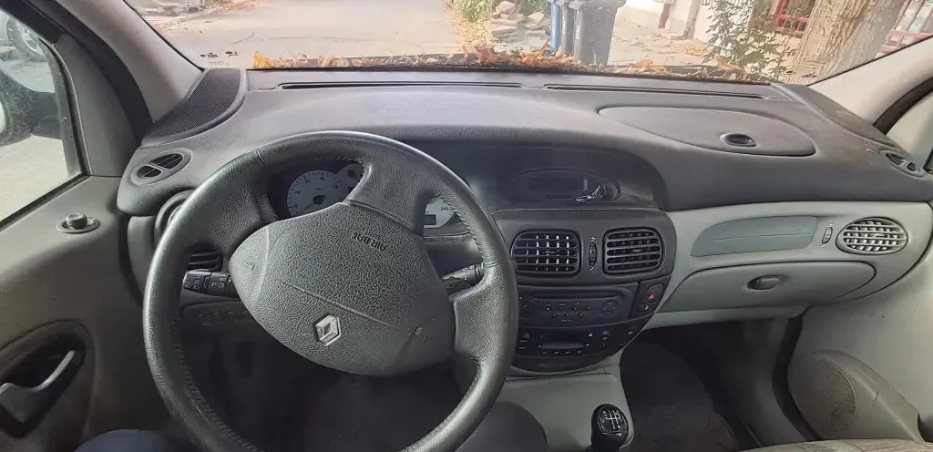 RENAULT SCENIC 2002 2 497 eur