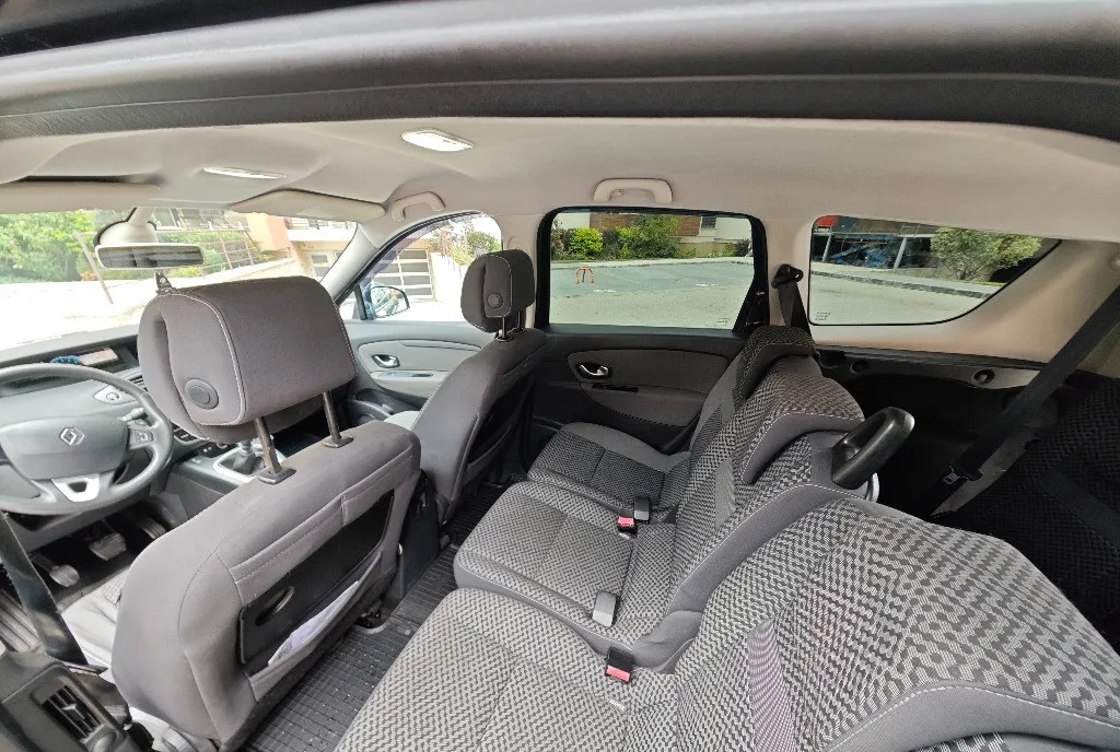 Renault Grand Scenic 1 6dCi 3 200 eur