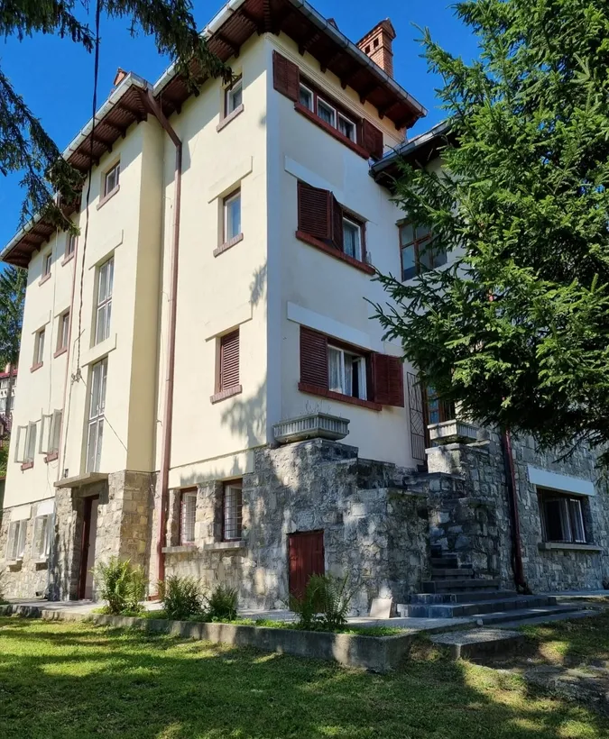 Predeal centru pe langa primarie P 3 25 de camere