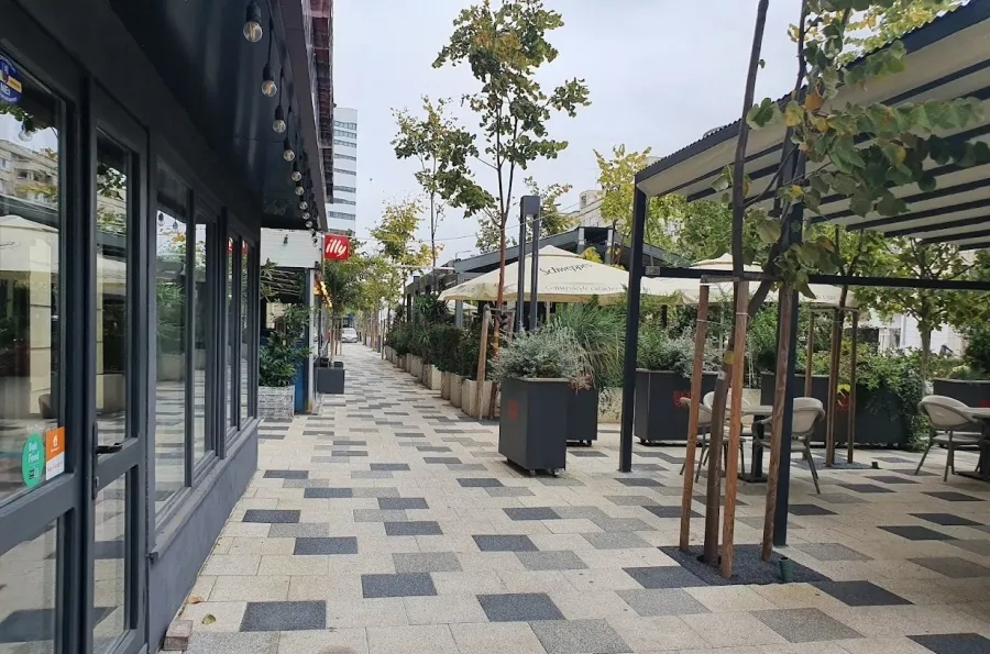 Decebal Piata Muncii Unirii proprietar