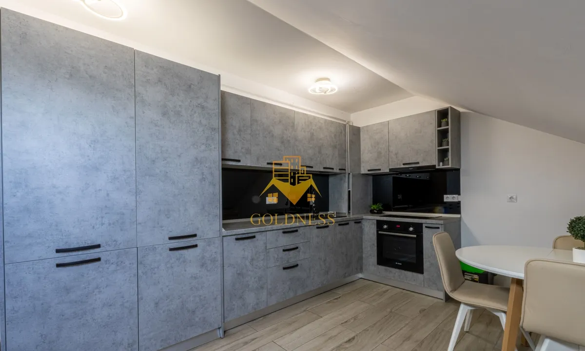 Europa zona Complex Luminia Moldovan 3 camere modern bloc nou garaj