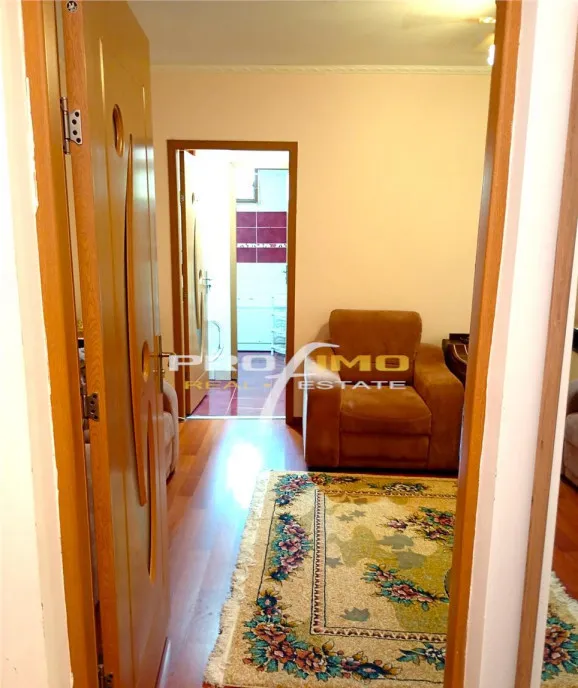 Apartament 2 camere parter inalt semidecomandat Piata Tom