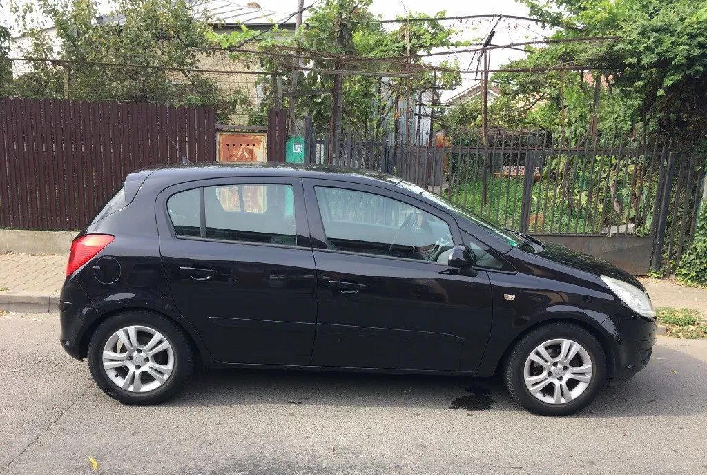 Opel corsa d 1 2 benzina 2 900 eur