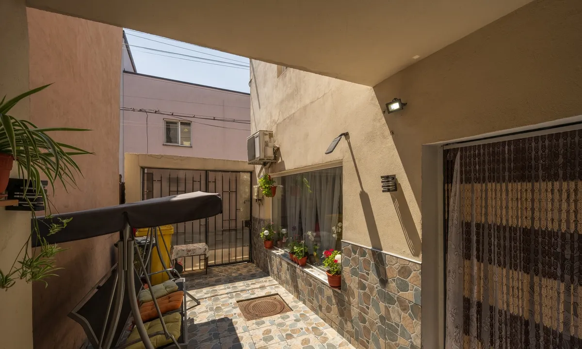 Rahova Strada Furculesti Sector 5 casa 153000 euro