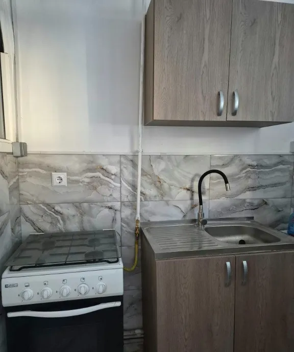 Garsoniera renovata si mobilata de inchiriat - zona centrala Slobozia