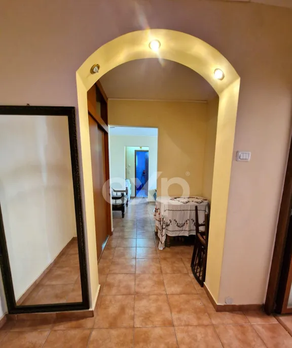 Apartament 3 camere de vanzare -Etaj 2 Micro 12