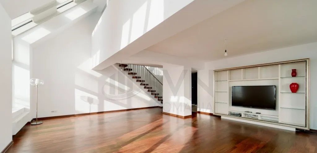 Triplex superb renovat I In City