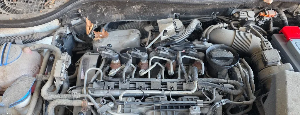 Dezmembrez motor complet cod CAYC 1 6 tdi Skoda Octavia perfect functional 500 lei