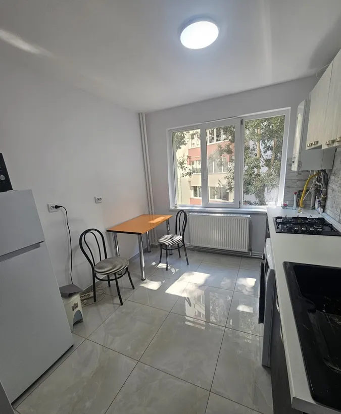 Apartament de vanzare 3 camere Mega Mall
