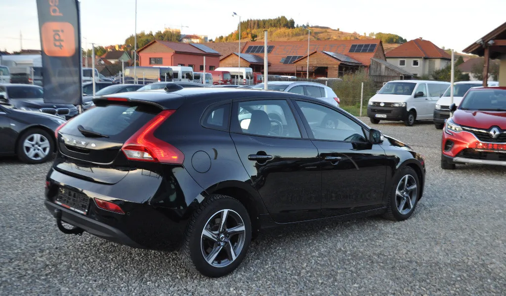 Volvo V40 2 0D autoturism 6 999 eur