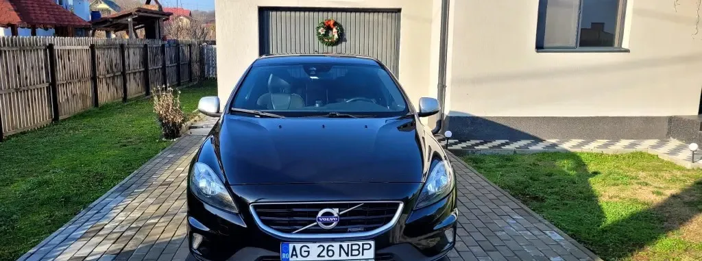 Volvo v40 D3 R-Desig Momentum 9 500 eur