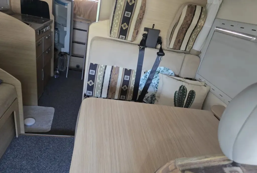 Autorulota camper renault master 27 000 eur