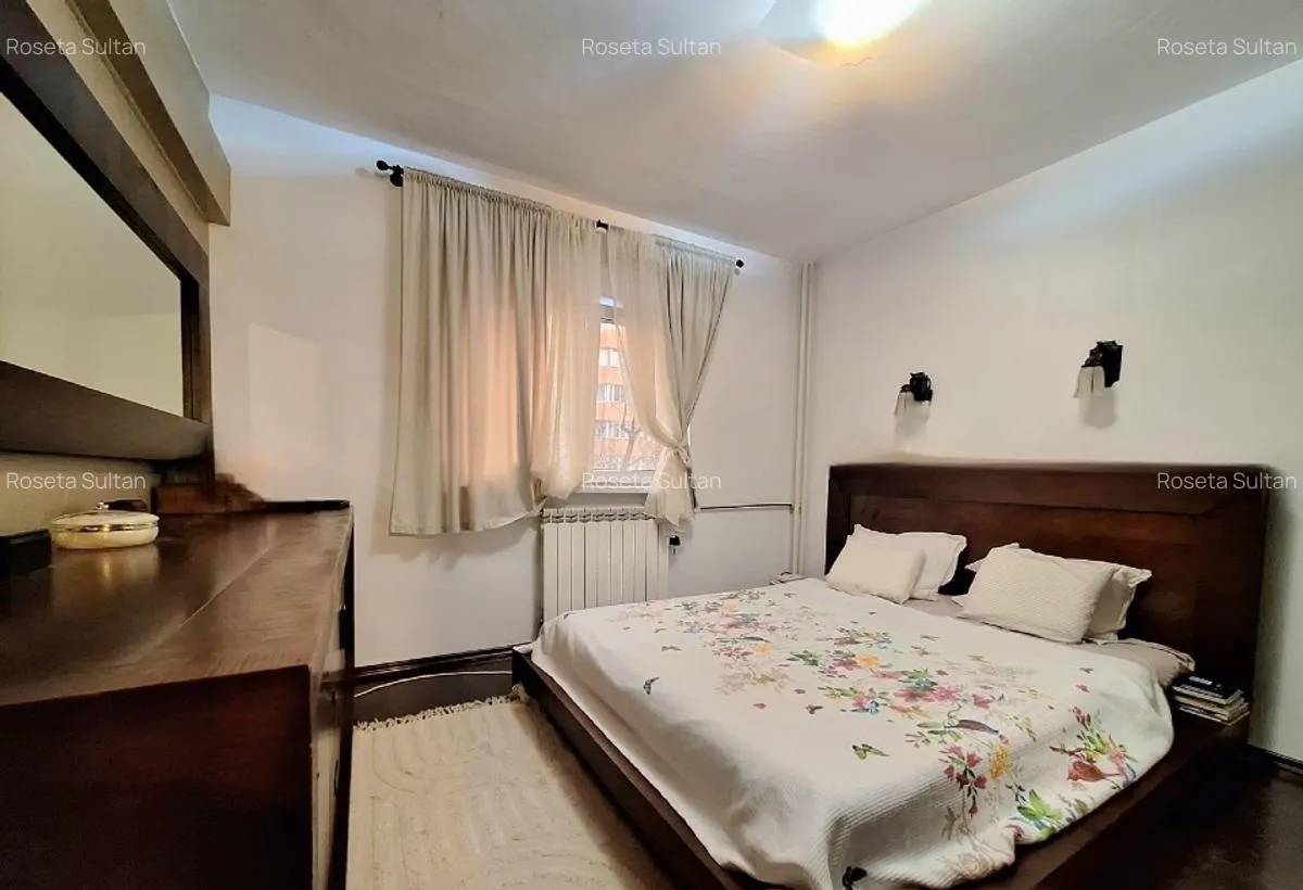 3 camere 13 septembrie Novaci