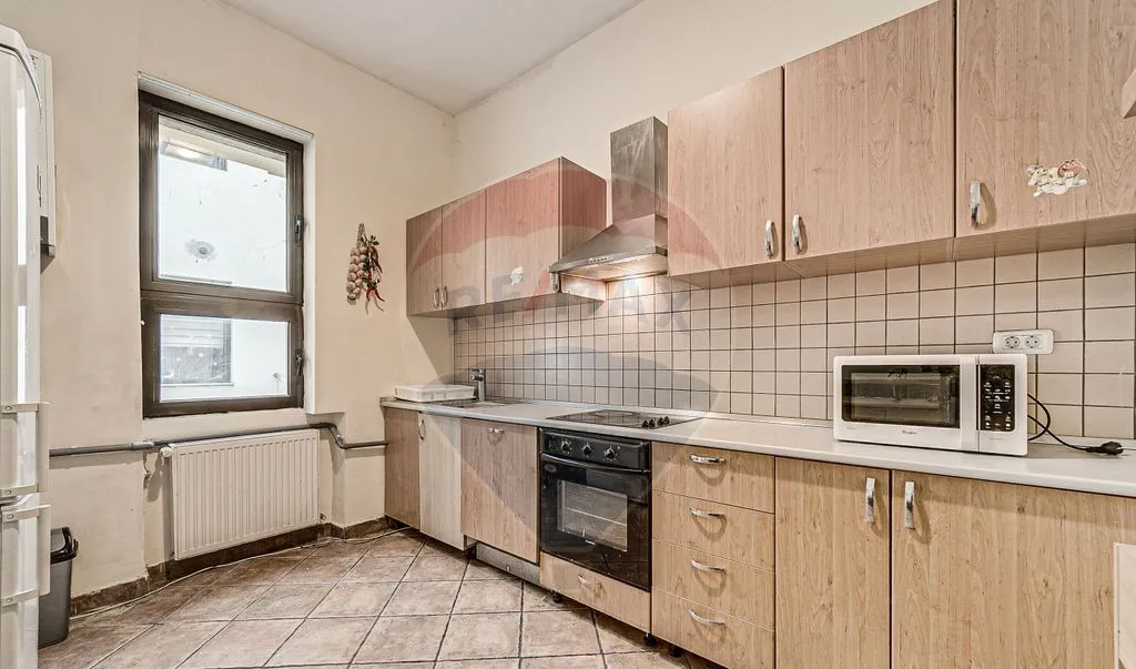 Apartament 4 camere boxa etaj 1 in zona Ultracentral