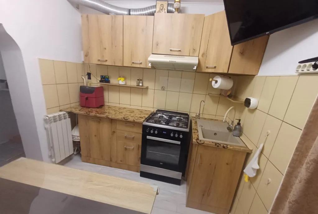 E3 2 camere decomandat parter centrala gaz