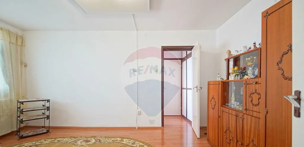 Corp de casa cu 9 camere de vanzare in zona Brasovul Vechi