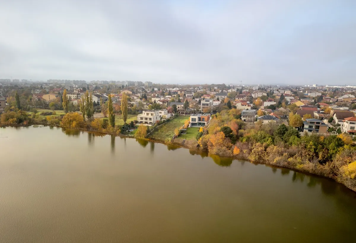 Smart Home nZEB spectaculoasa Bucuresti Sector 1 cu deschidere lac teren 2000 mp