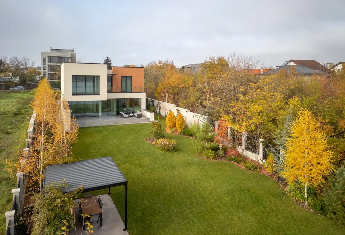 Smart Home nZEB spectaculoasa Bucuresti Sector 1 cu deschidere lac teren 2000 mp