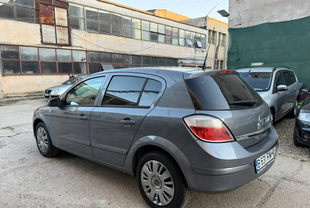 Opel Astra H 1 7 cdti 101 CP 199 000 km AC 1 790 1 790 eur
