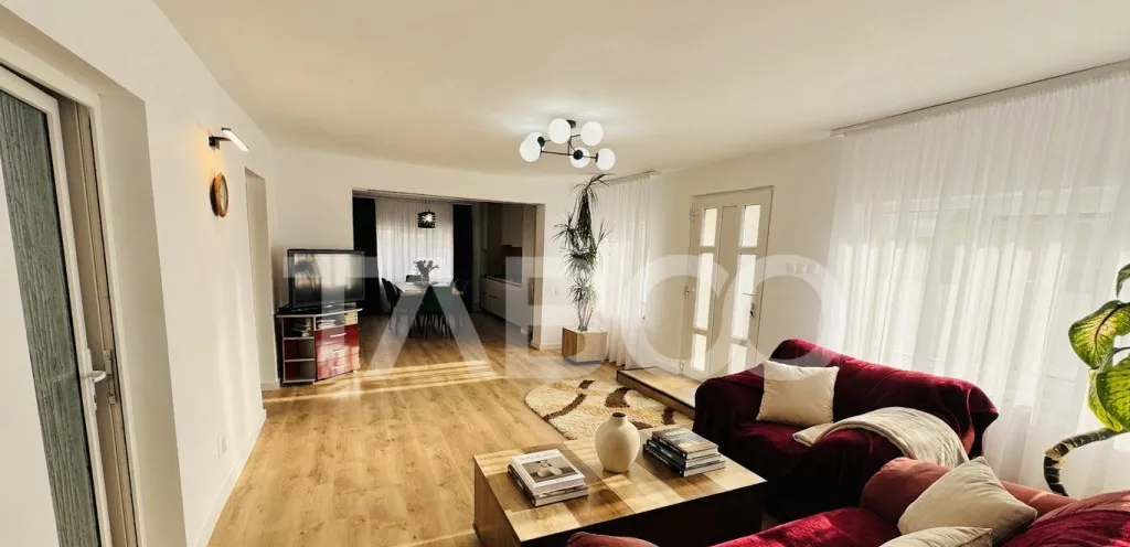 Casa de vanzare 7 camere mobilata utilata 210 mpu teren libe