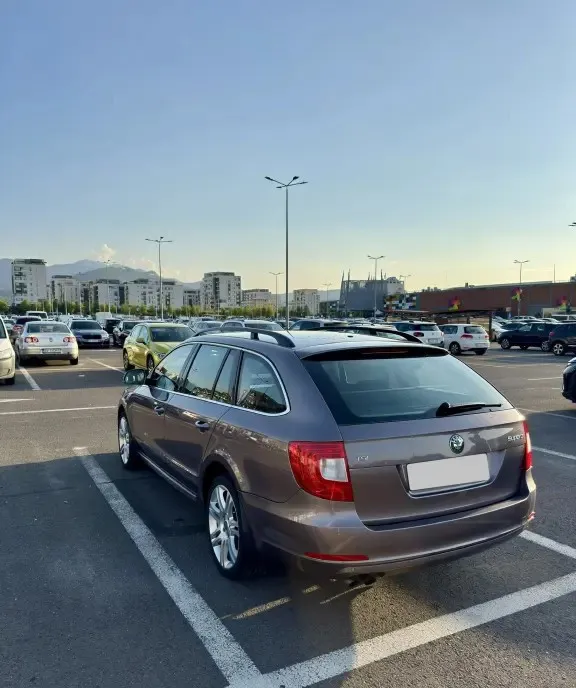 Skoda Superb 2 Combi 1 4 TSI 5 100 eur