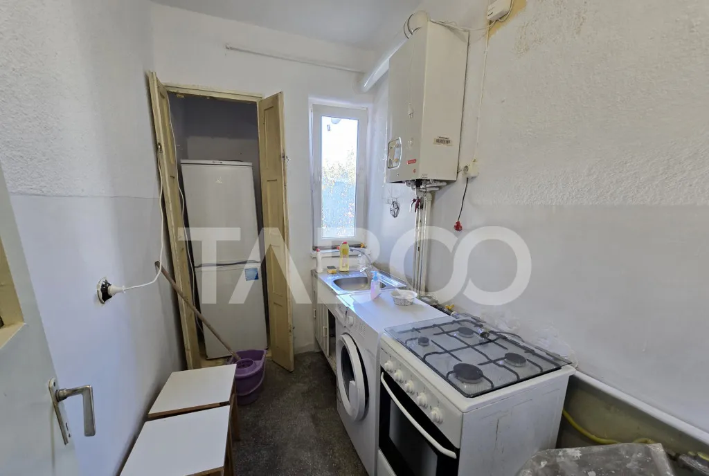 Apartament 2 camere de vanzare cu balcon in zona Ciresica di
