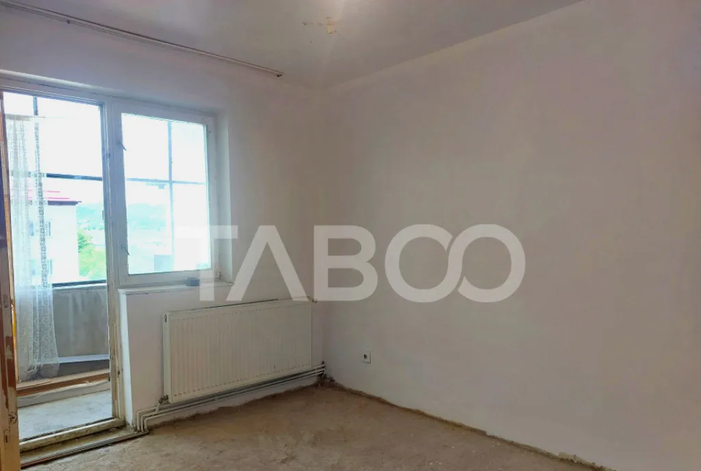 Apartament 40 mp 2 camere decomandate balcon Cis