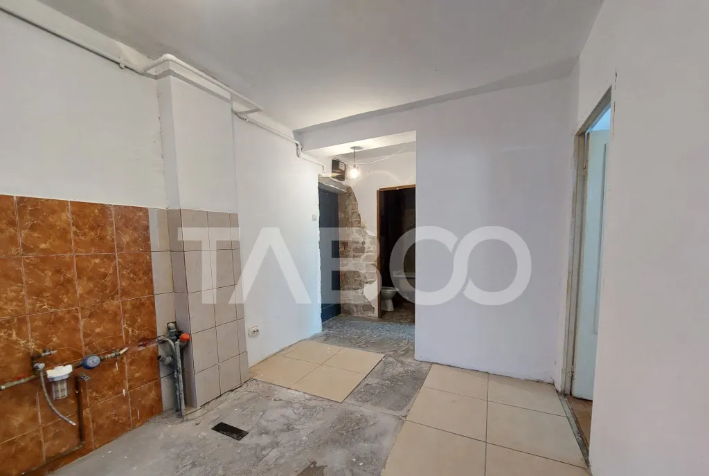 Apartament 40 mp 2 camere decomandate balcon Cis