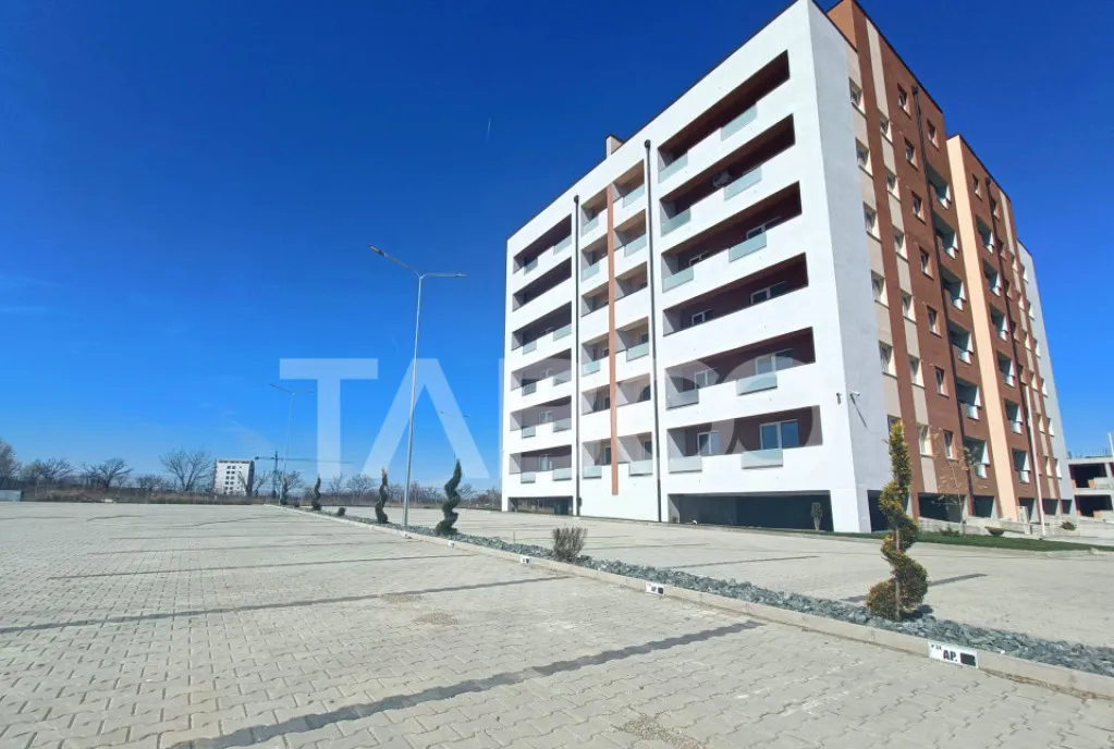 Apartament 3 camere etaj 1 parcare pivnita comision