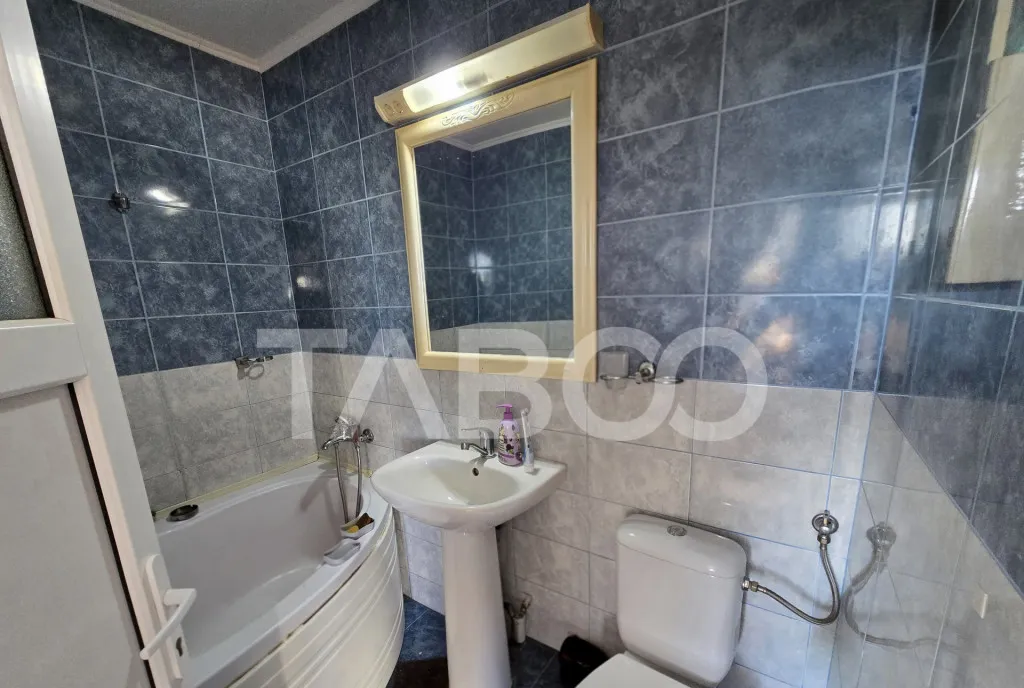 Apartament 3 camere de vanzare mobilat utilat in zona Lupeni