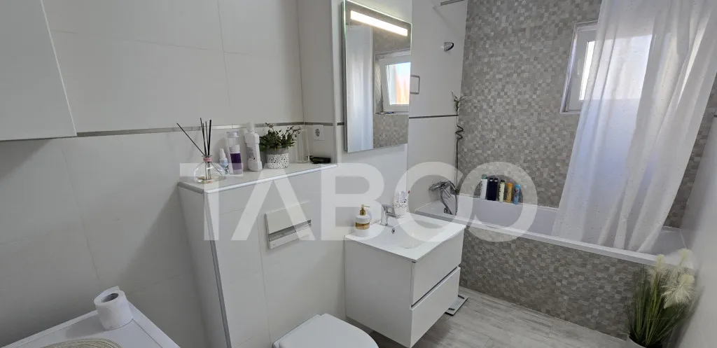 Apartament de vanzare 3 camere mobilate utilate in Kogalnice