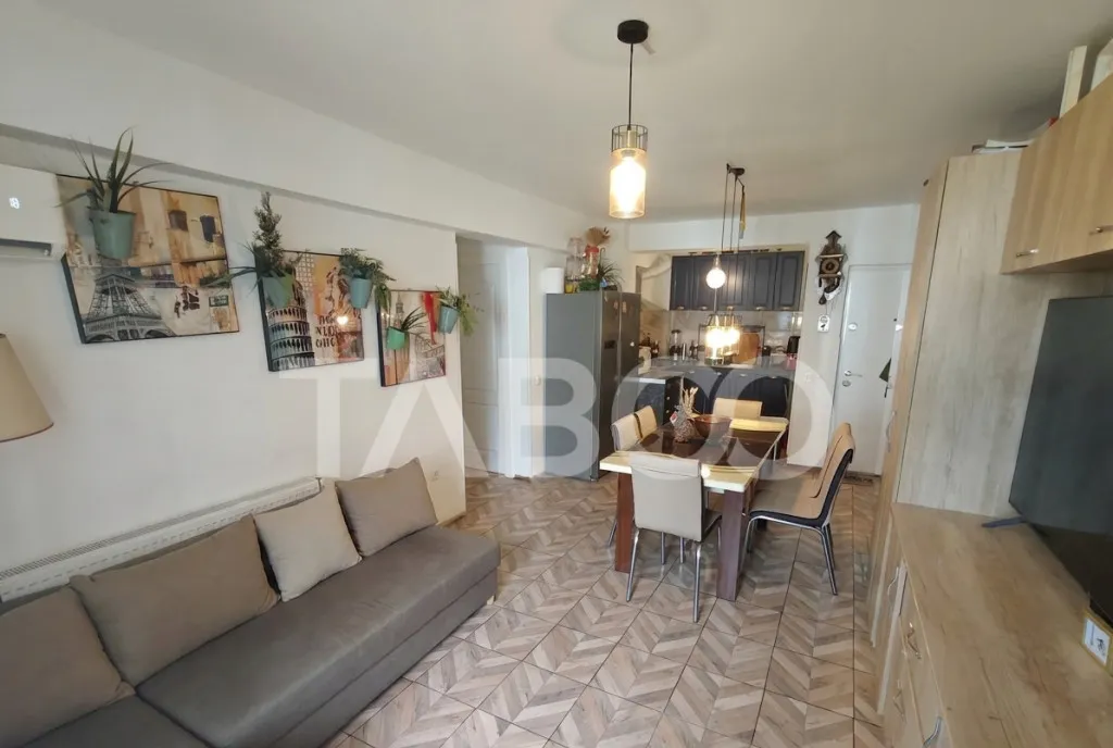 Apartament 3 camere etaj 1 2 bai si 2 balcoane zona Ar