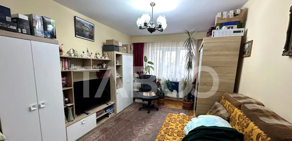 Apartament 3 camere etaj 1 2 bai si 2 balcoane zona Ar