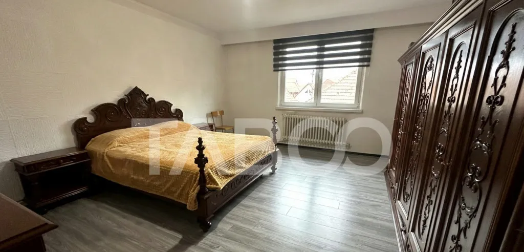 Apartament 4 camere la casa pivnita curte privata zona Lazar