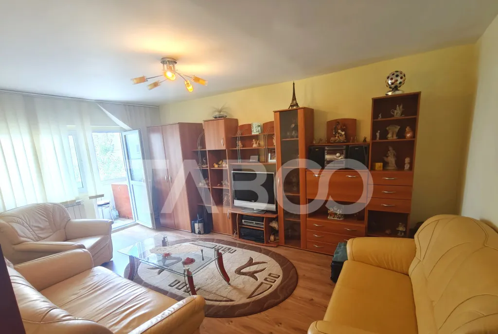 Apartament 4 camere 2 bai 2 balcoane pivnita etaj 1 zon