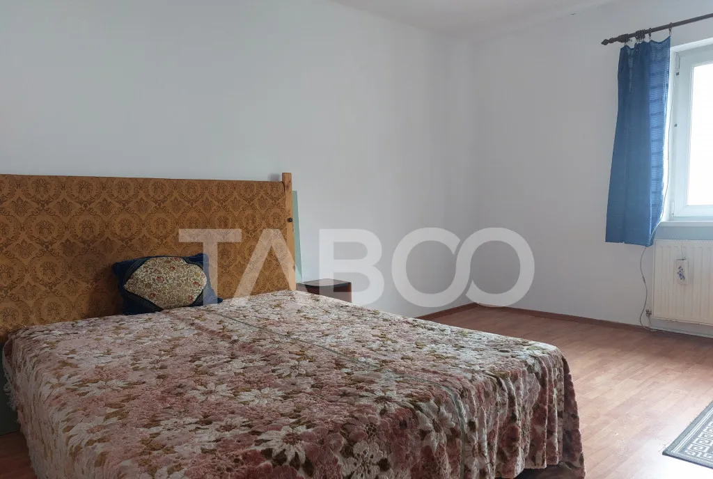 Casa mica 3 dormitoare curte mica 60 mp zona Lupeni Sibiu